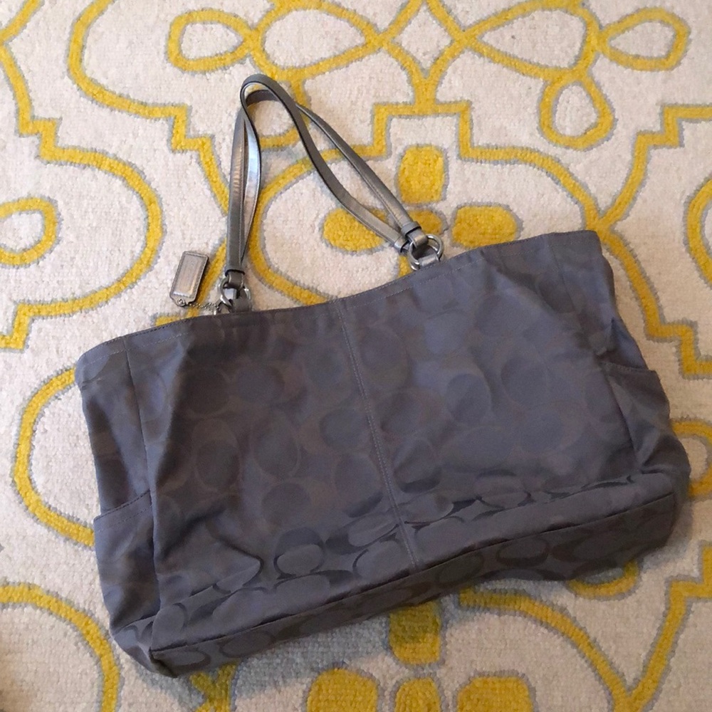 💼Like New Large COACH Bag w/Pockets On Side💼